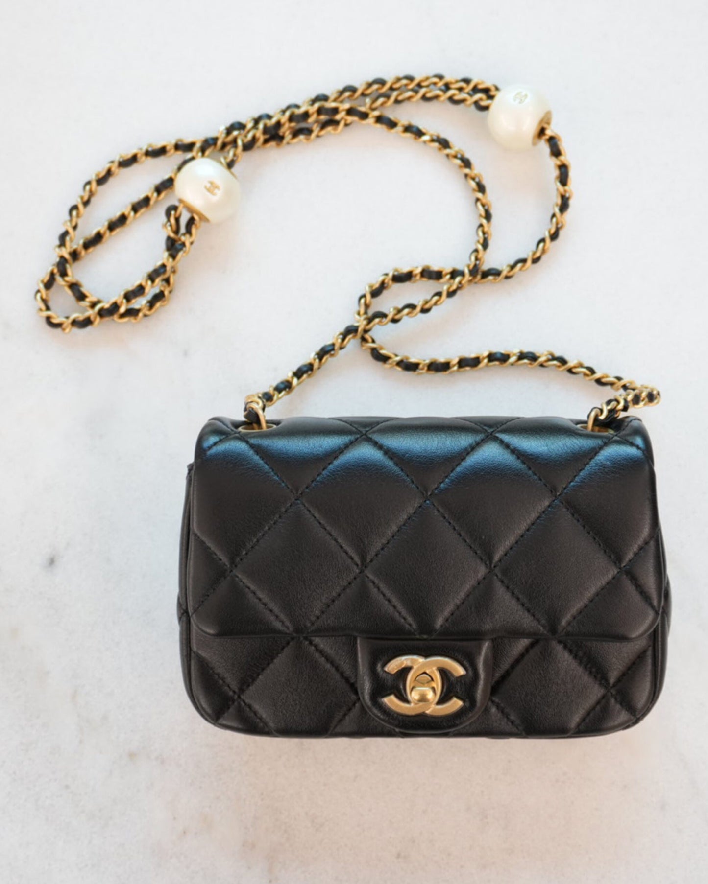 BLACK SHINY LAMBSKIN IMITATION PEARL MINI FLAP BAG GHW