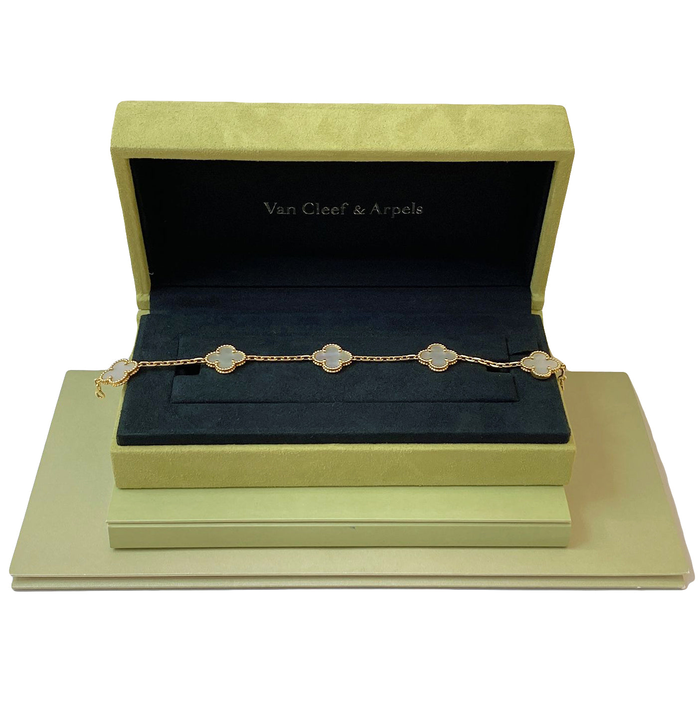 VINTAGE ALHAMBRA MOTHER OF PEARL 18K YELLOW GOLD 5 MOTIF BRACELET