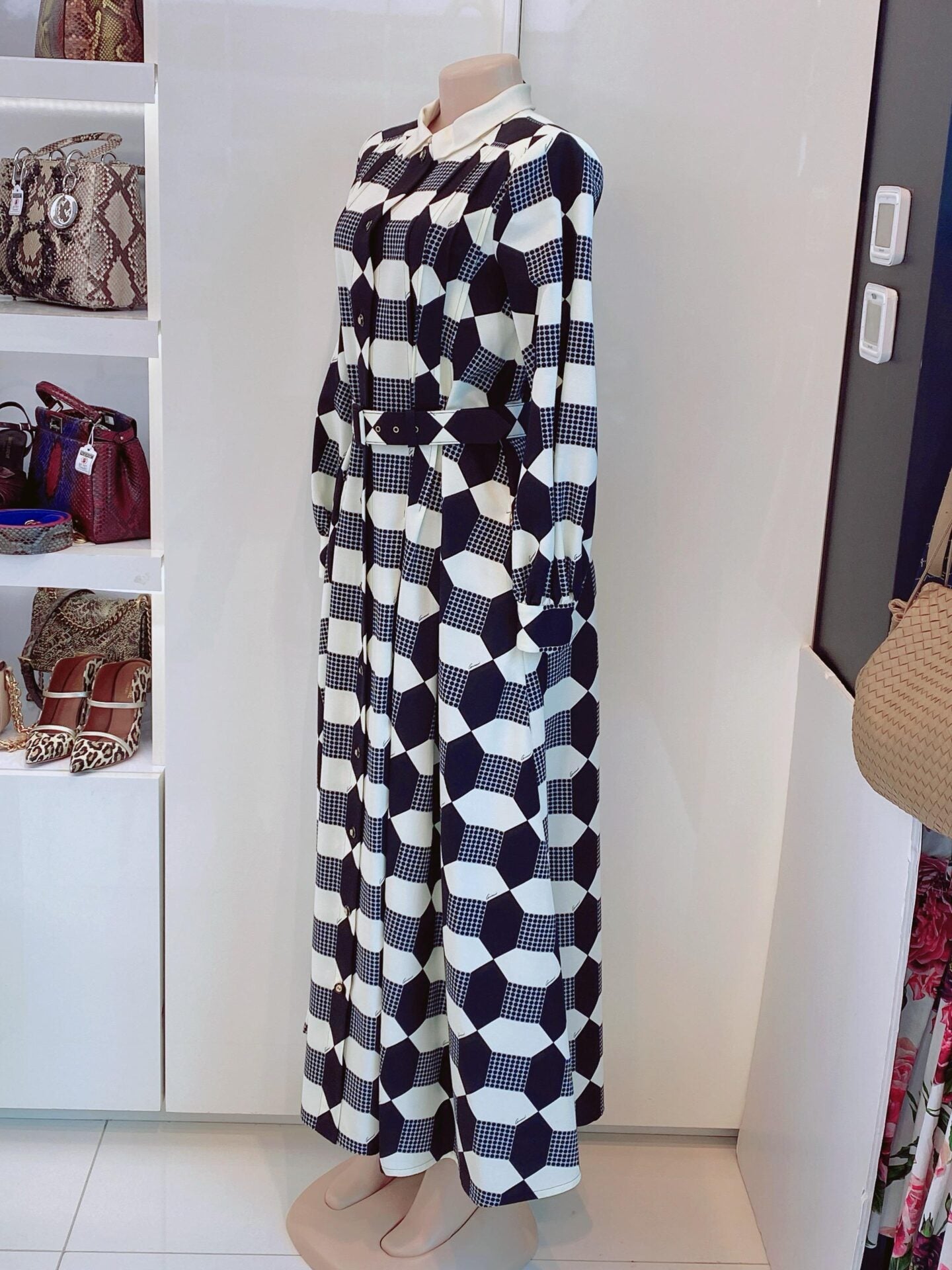 BLACK IVORY WHITE BELTED OPTICAL PRINT SILK DRESS