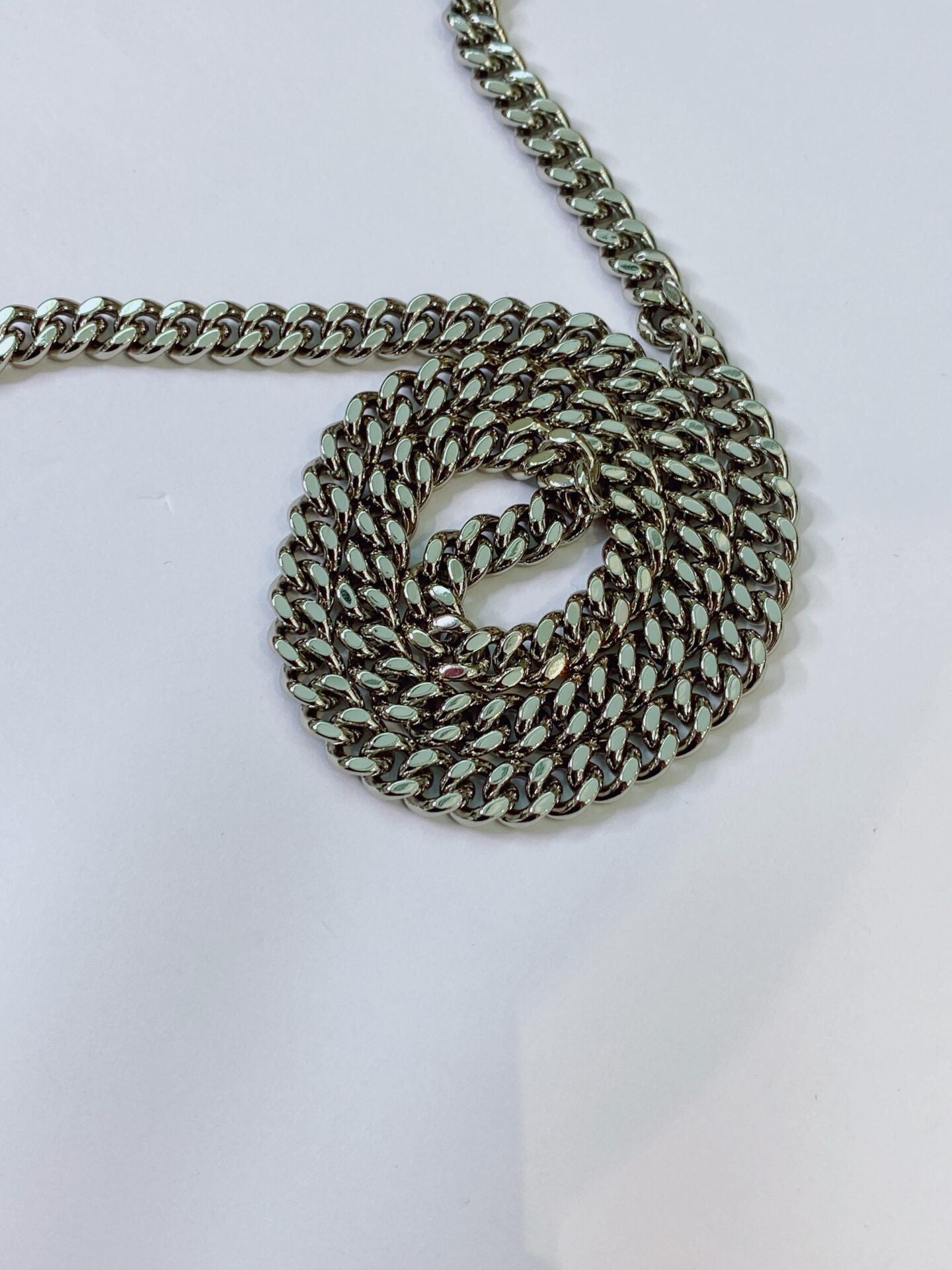 COARSE GLITTER ELLIPSE CHAIN CLUTCH