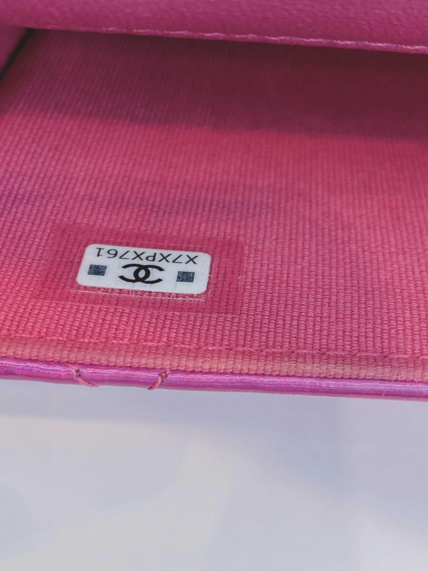 PINK IRIDESCENT QUILTED PATENT LEATHER CC CHAIN CLUTCH