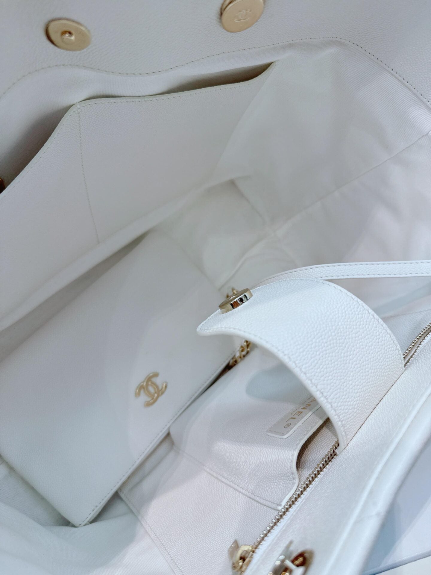 WHITE CAVIAR LEATHER 2023 LARGE SHOPPING TOTE BAG