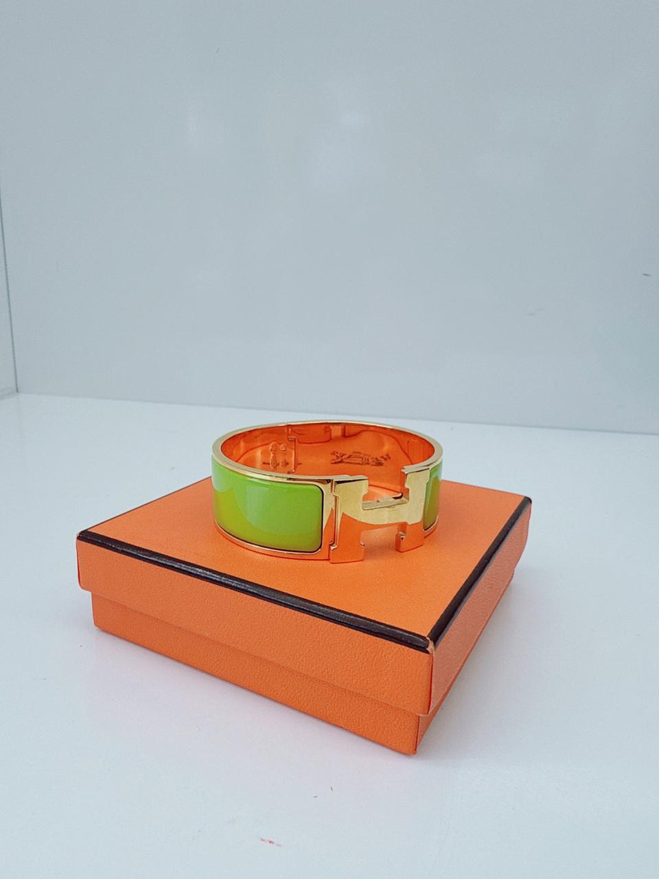 GREEN ENAMEL CLIC CLAC H BRACELET M GOLD HARDWARE