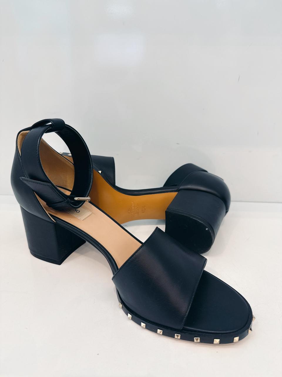 BLACK LEATHER ROCKSTUD SANDALS 40.5