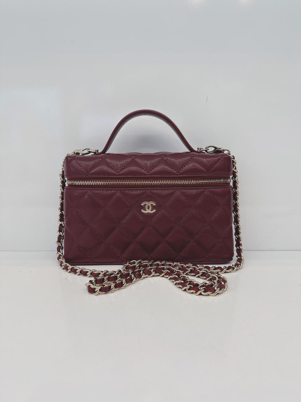 BURGUNDY GRAINED SHINY CALFSKIN AND GOLD TONE METAL CLASSIC VANITY WITH CHAIN