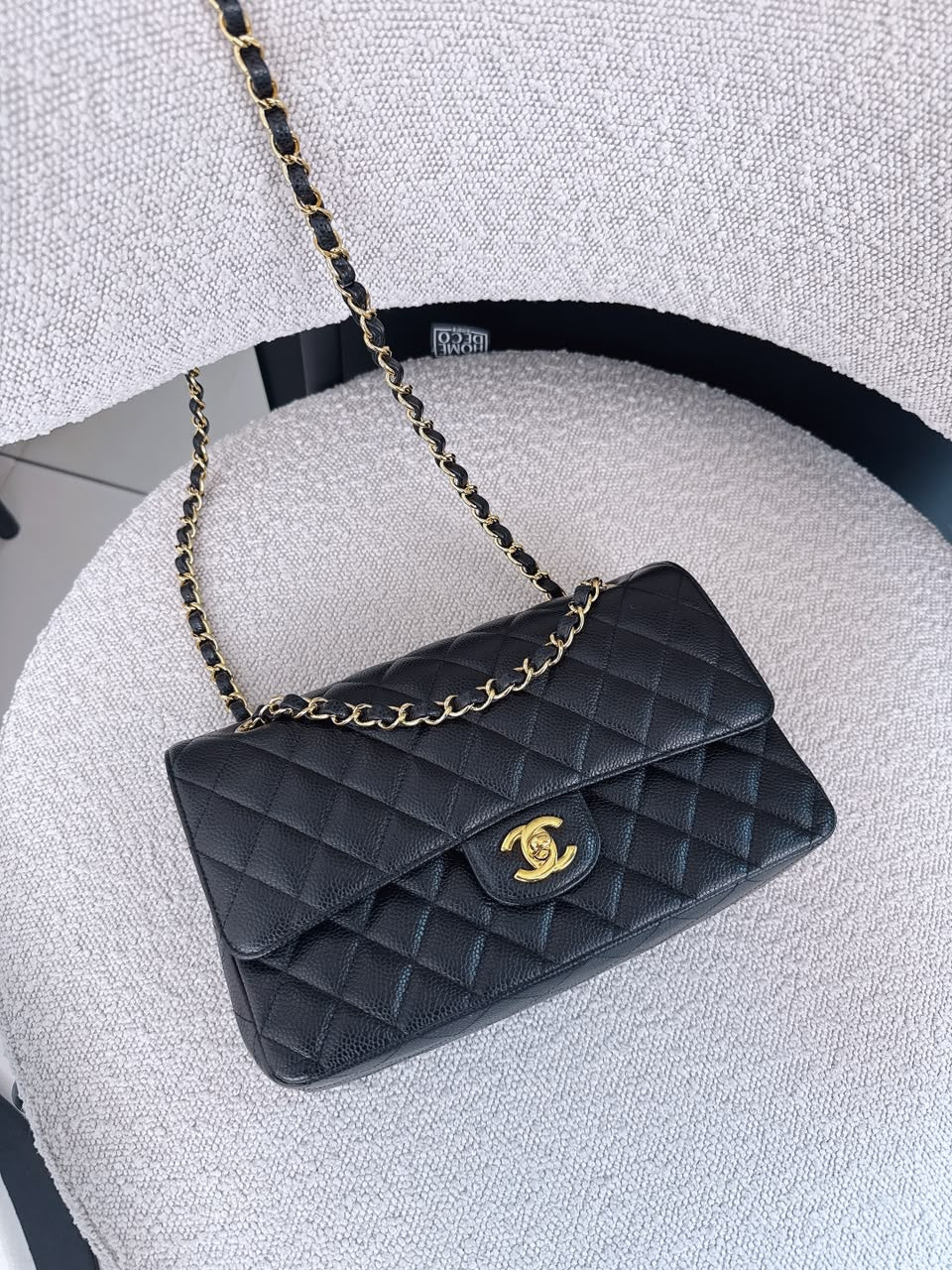 BLACK QUILTED CAVIAR LEATHER MEDIUM CLASSIC DOUBLE FLAP HANDBAG GHW