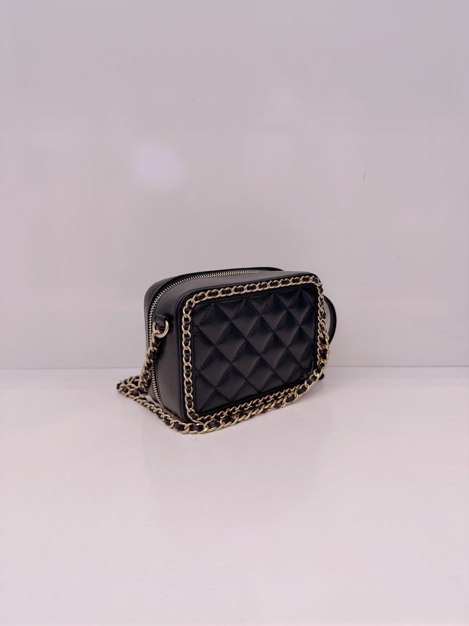 BLACK VANITY CASE WITH FILIGREE CHAIN MINI BAG