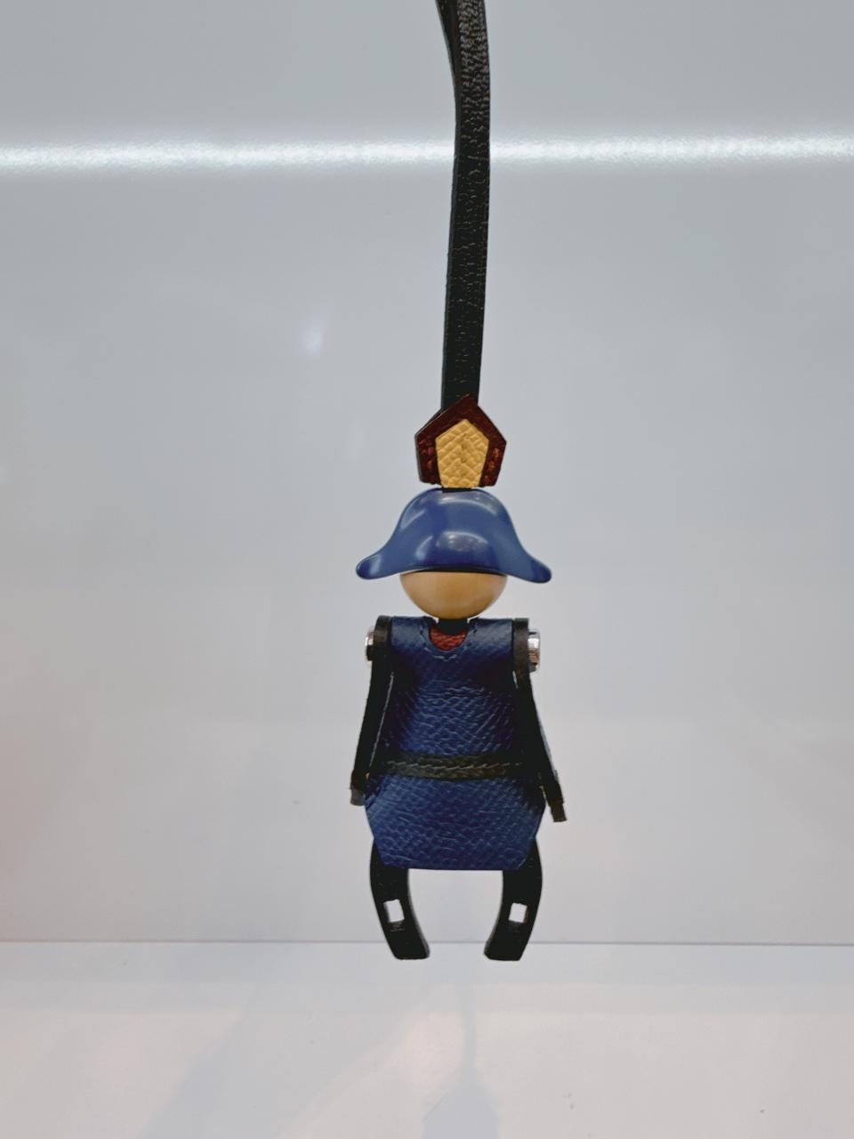 NOIR DEEP BLUE ROUGE H VERT FONCE CITRON ARTIFICIER CHARM