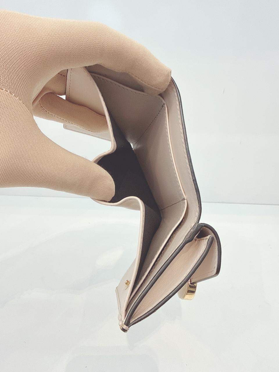 LIGHT BEIGE LEATHER COMPACT F MICRO TRIFOLD WALLET