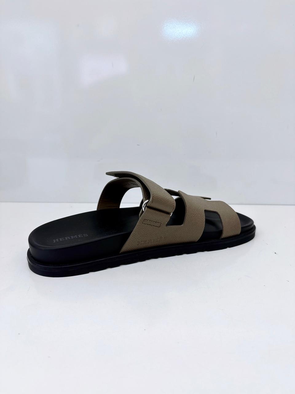 ETOUPE EPSOM AND CALFSKIN LEATHER CHYPRE SANDALS 39.5