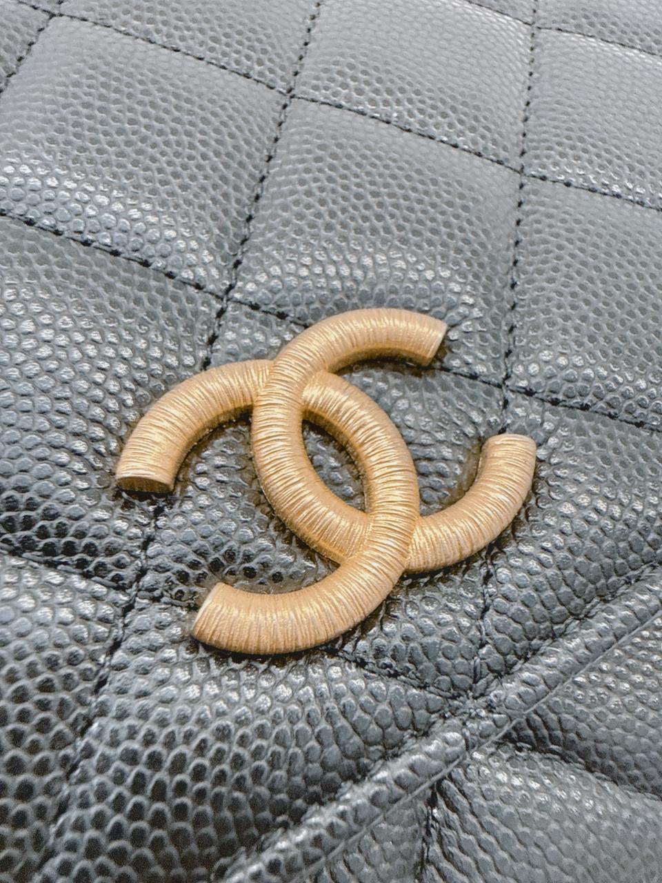 BLACK SHINY GRAINED CALFSKIN CC GOLD TONE WALLET ON CHAIN