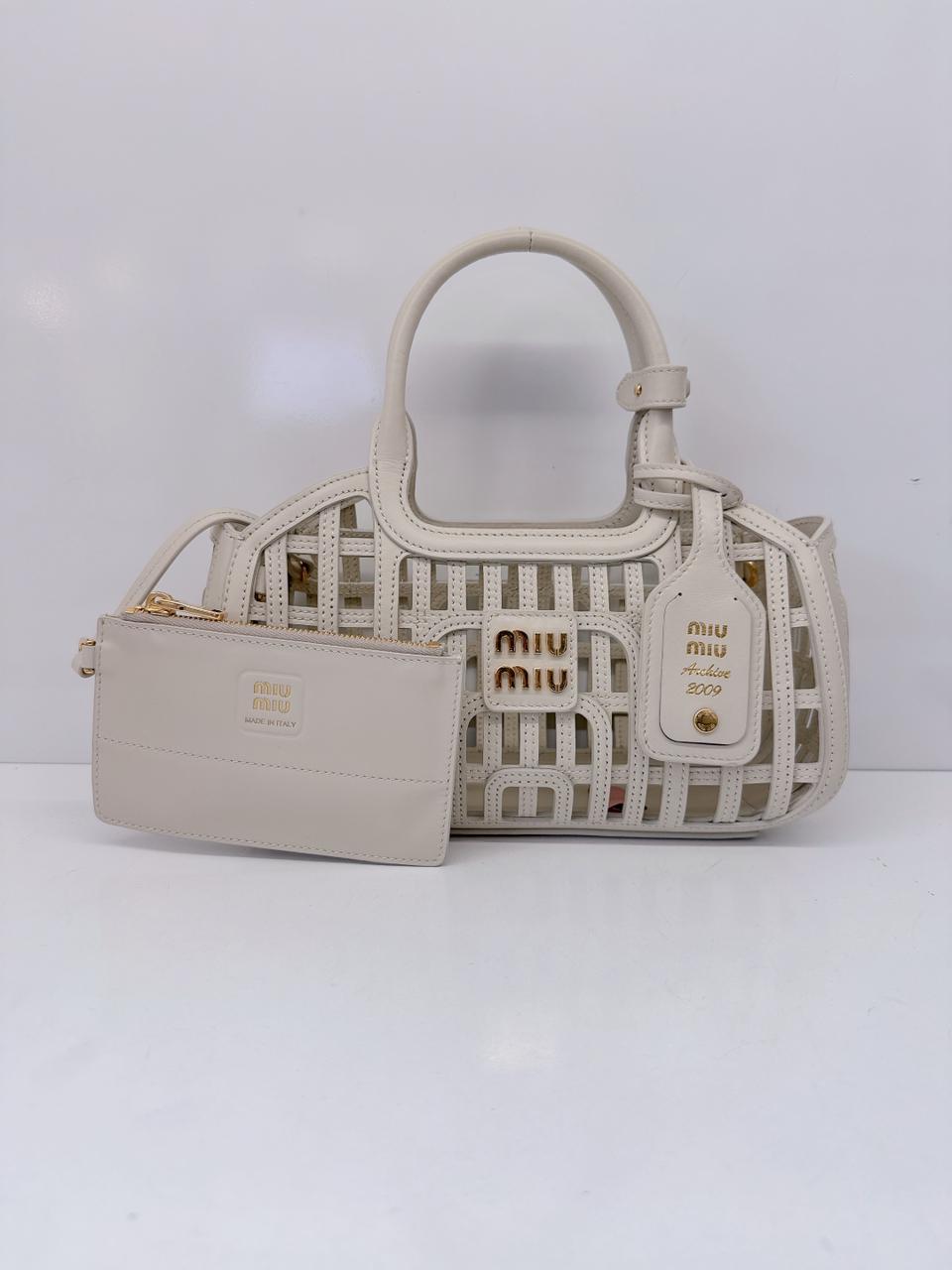 CHALK WHITE CALFSKIN LEATHER LOGO BASKET