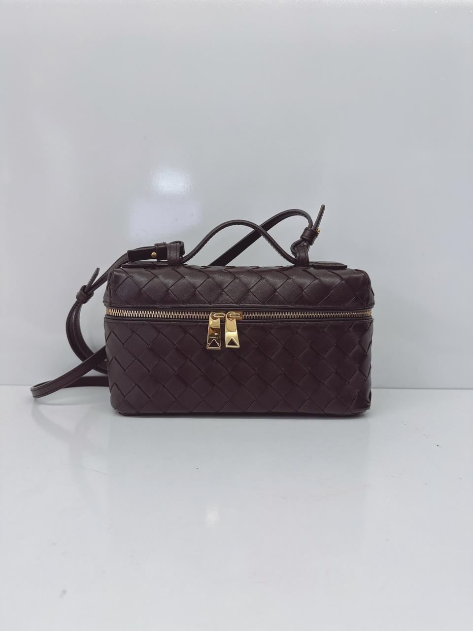 FONDANT INTRECCIATO LEATHER BANG BANG VANITY CASE WITH DETACHABLE STRAP
