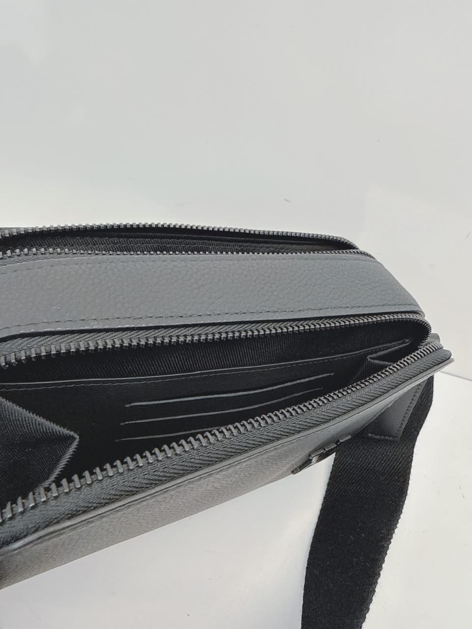 BLACK GRAINED CALF LEATHER APLHA WEARABLE WALLET