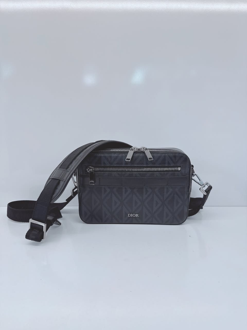 BLACK SAFARI DIAMOND SMALL MESSENGER BAG