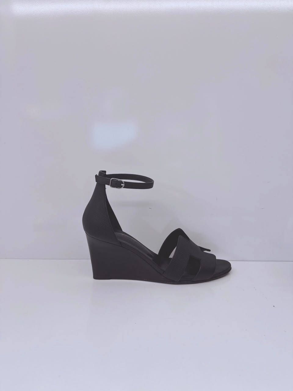 BLACK LEATHER LEGEND ANKLE STRAP SANDALS 38.5