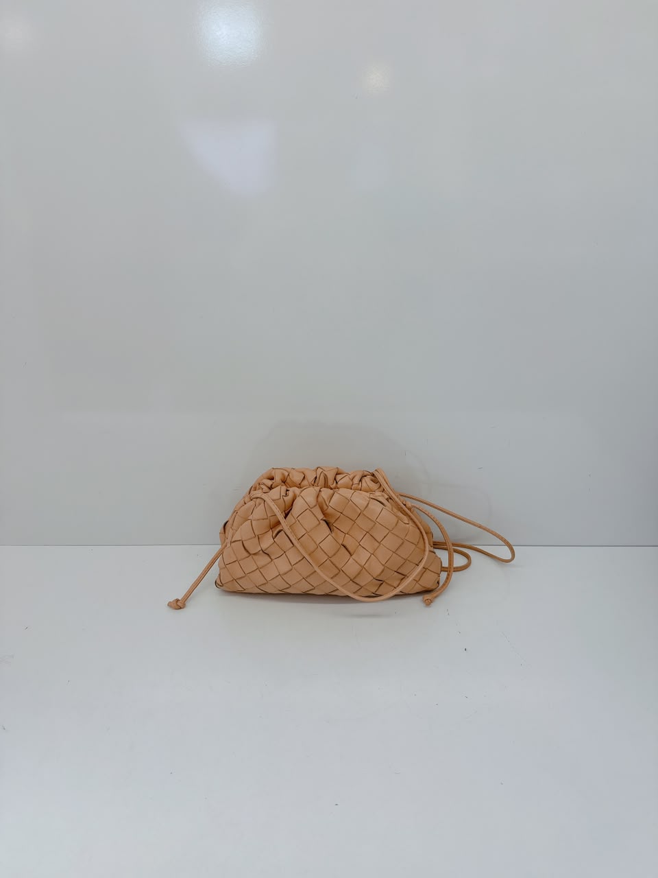 BEIGE INTRECCIATO LEATHER THE POUCH SHOULDER BAG