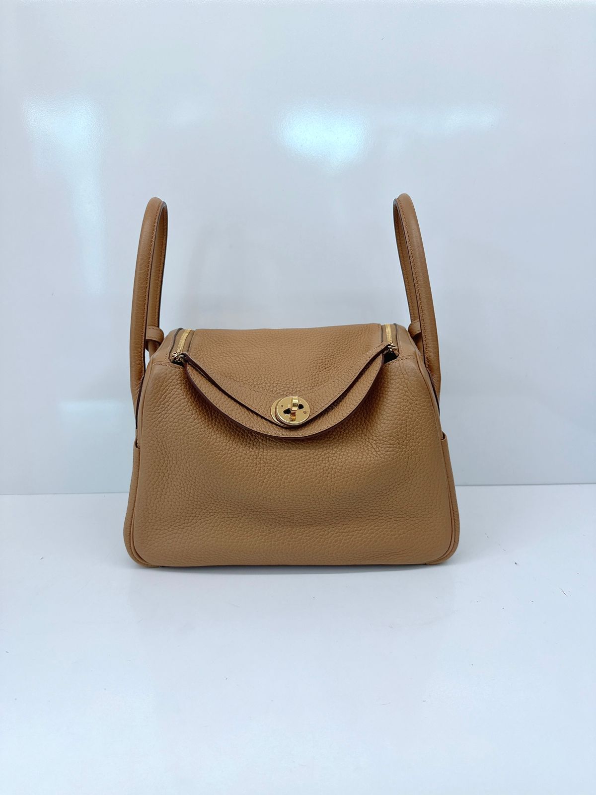 BISCUIT LINDY 26 CLEMENCE BULL CALFSKIN GOLD HARDWARE