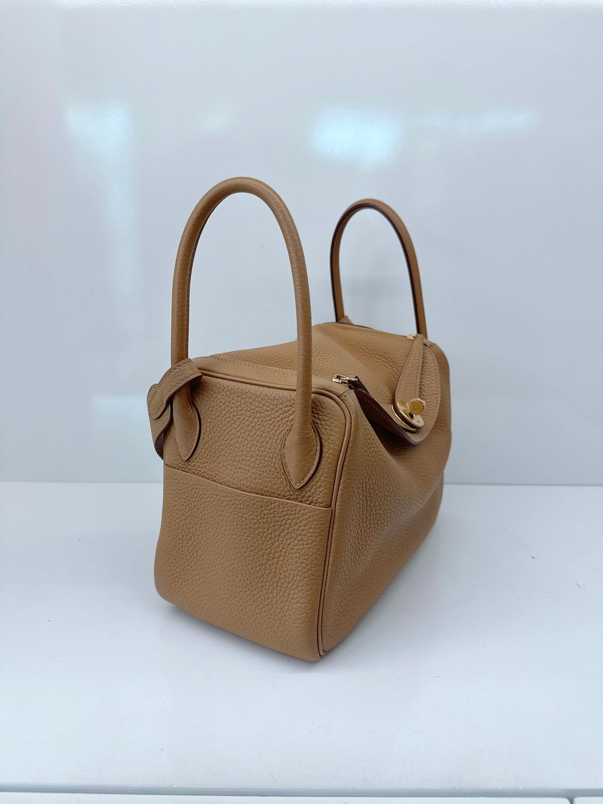 BISCUIT LINDY 26 CLEMENCE BULL CALFSKIN GOLD HARDWARE