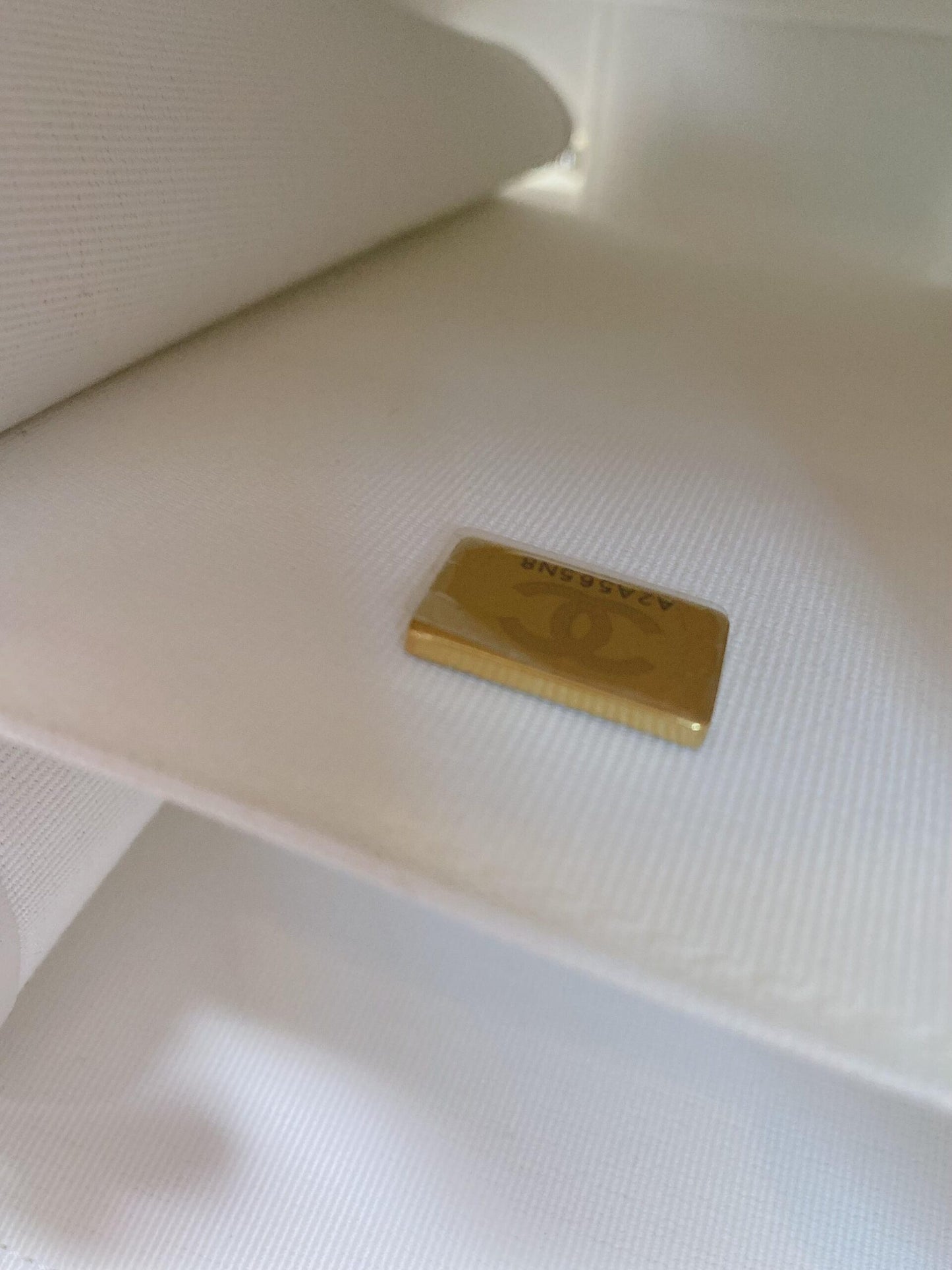 WHITE CAVIAR CC ZIP AROUND TOP HANDLE VERTICAL VANITY CASE