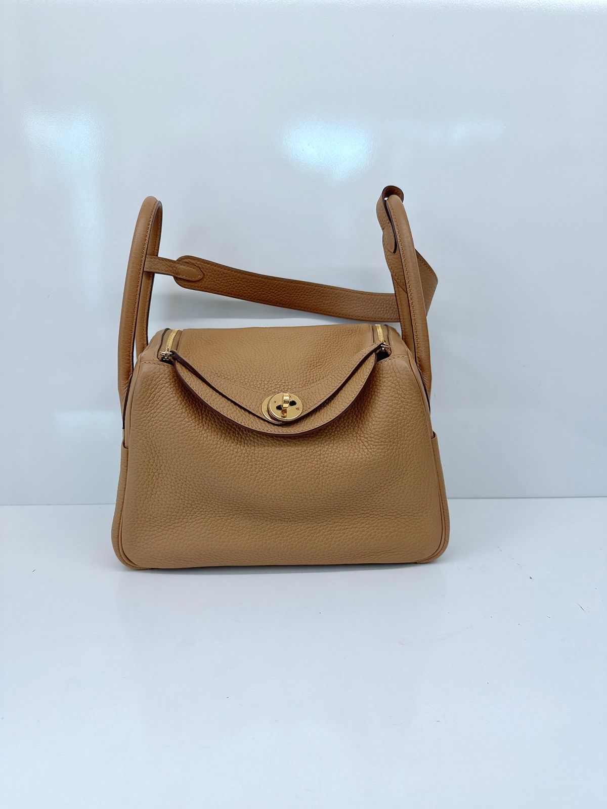 BISCUIT LINDY 26 CLEMENCE BULL CALFSKIN GOLD HARDWARE