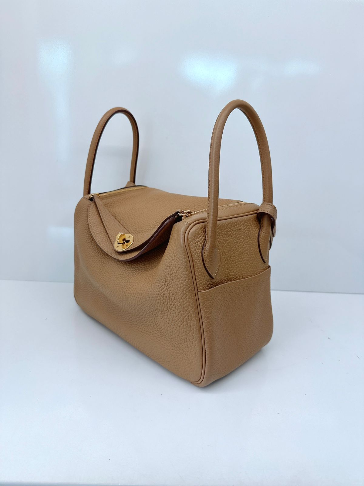BISCUIT LINDY 26 CLEMENCE BULL CALFSKIN GOLD HARDWARE
