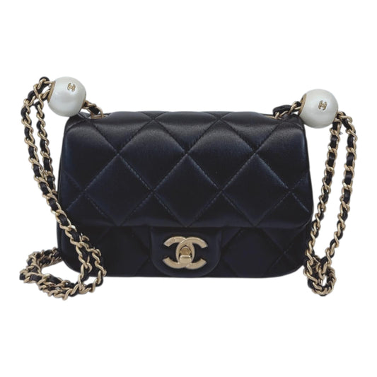 BLACK SHINY LAMBSKIN IMITATION PEARL MINI FLAP BAG GHW