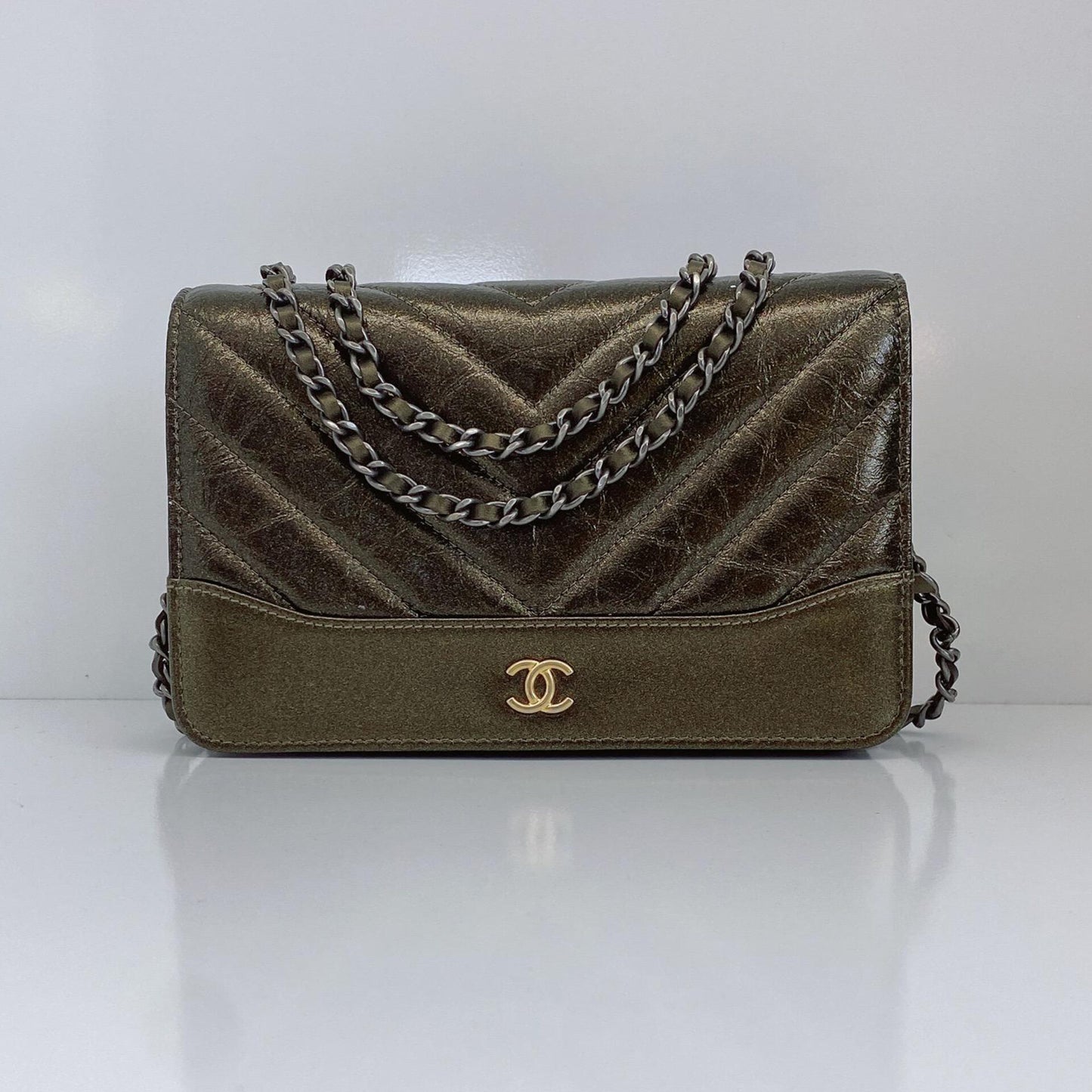 AGED CALFSKIN CHEVRON QUILTED GABRIELLE WALLET ON CHAIN