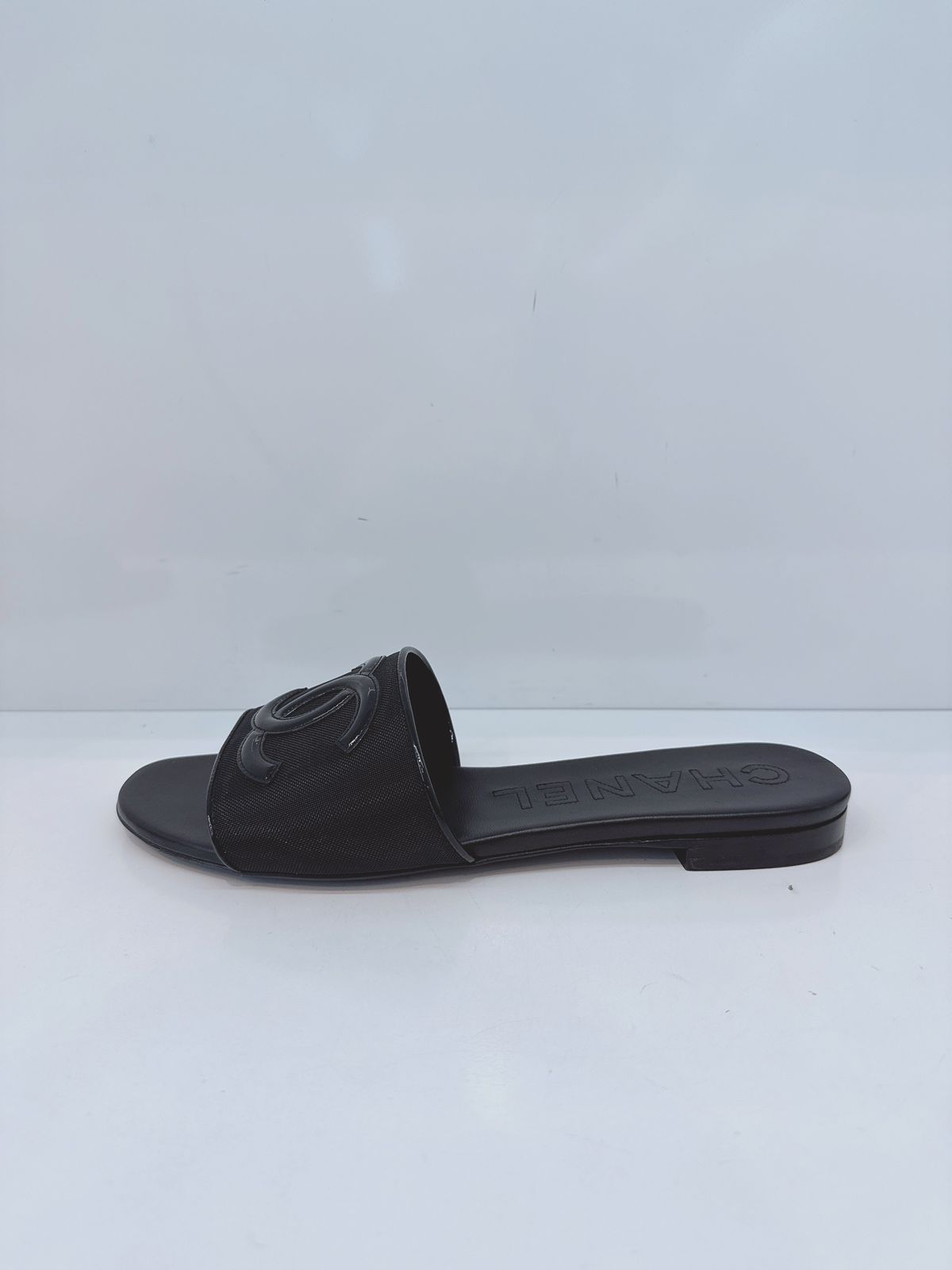 BLACK MESH  MESH LEATHER CC LOGO MULES SLIDES FLATS SANDALS 40C