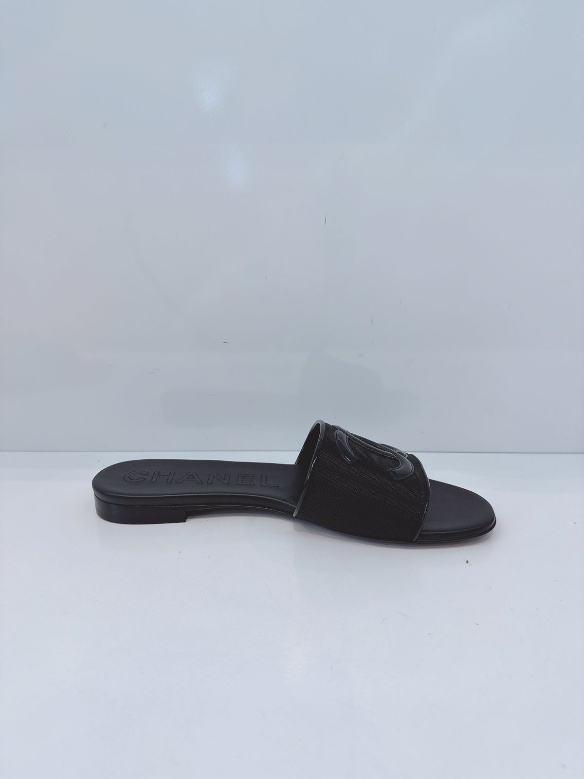 BLACK MESH  MESH LEATHER CC LOGO MULES SLIDES FLATS SANDALS 40C