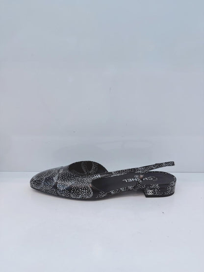 BLACK WHITE CALFSKIN CAMELLIA PRINTED CAP TOE CC SLINGBACK PUMPS 40.5