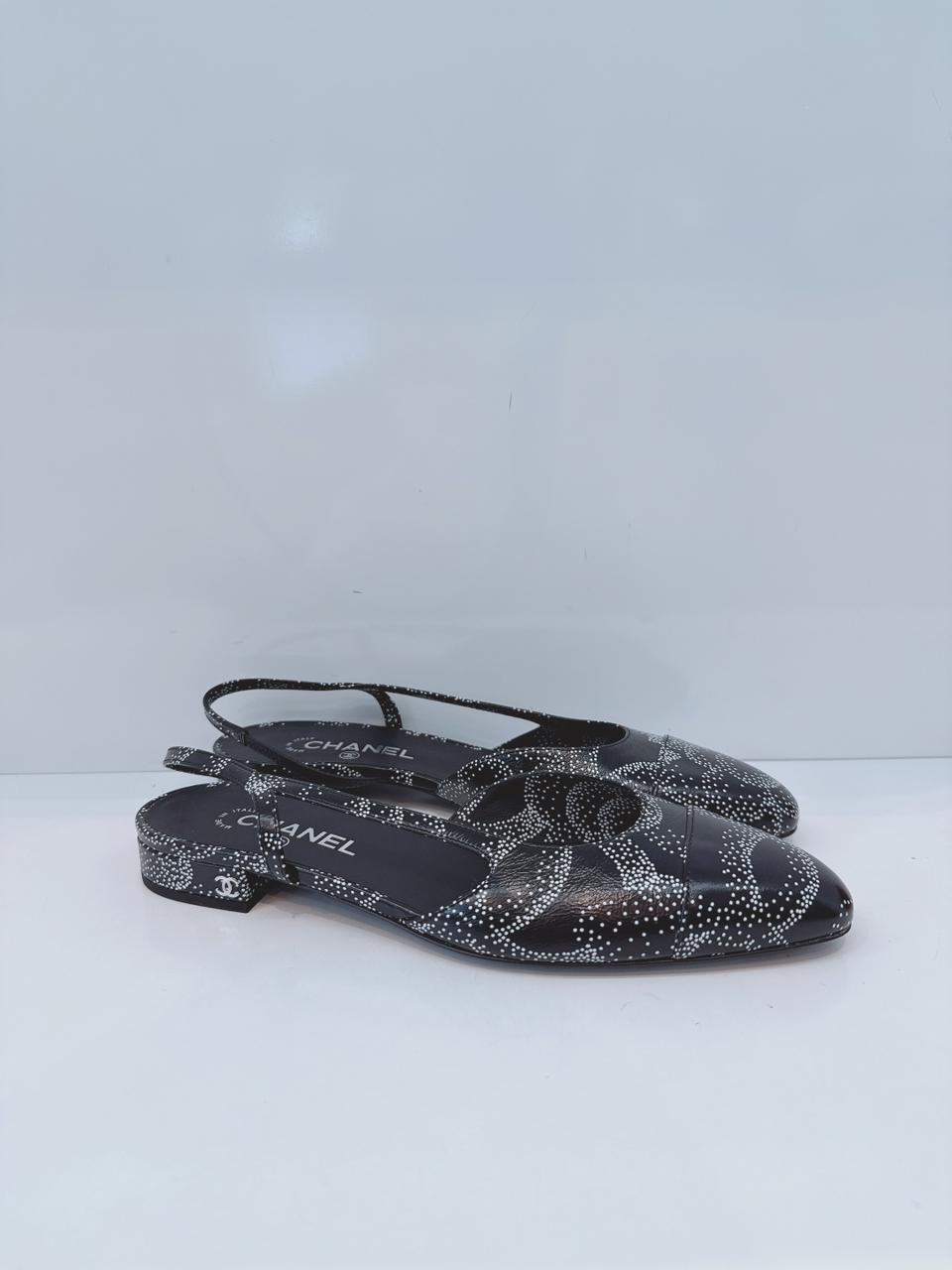 BLACK WHITE CALFSKIN CAMELLIA PRINTED CAP TOE CC SLINGBACK PUMPS 40.5