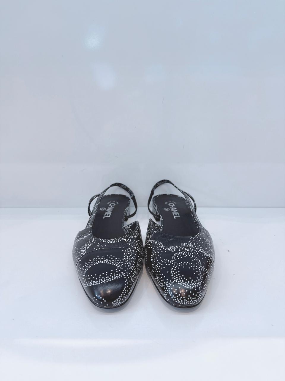 BLACK WHITE CALFSKIN CAMELLIA PRINTED CAP TOE CC SLINGBACK PUMPS 40.5