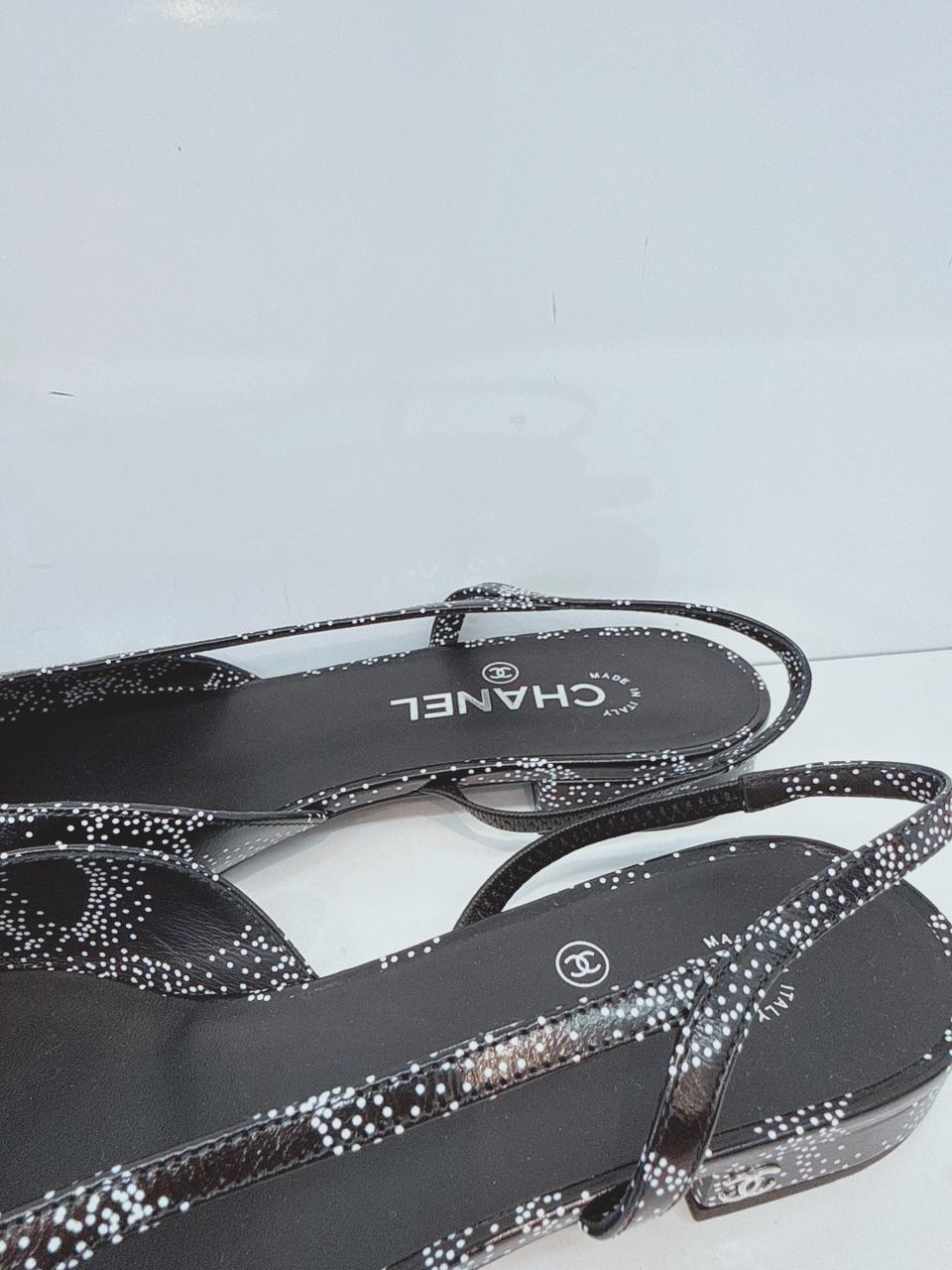 BLACK WHITE CALFSKIN CAMELLIA PRINTED CAP TOE CC SLINGBACK PUMPS 40.5