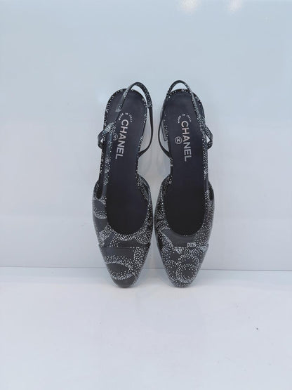 BLACK WHITE CALFSKIN CAMELLIA PRINTED CAP TOE CC SLINGBACK PUMPS 40.5