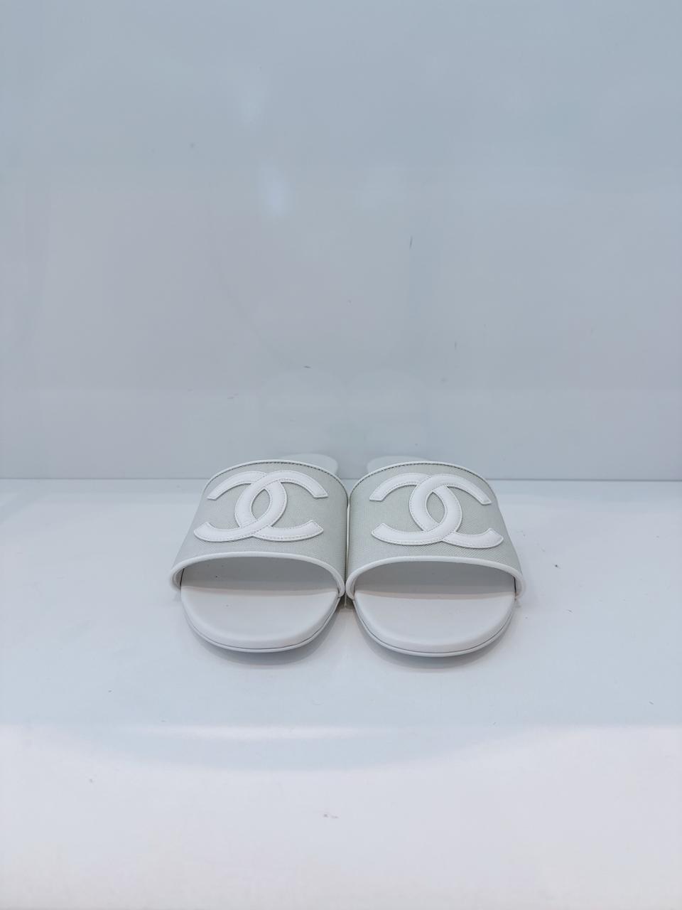 WHITE MESH LEATHER CC LOGO MULES SLIDES FLATS SANDALS 40C