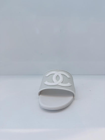 WHITE MESH LEATHER CC LOGO MULES SLIDES FLATS SANDALS 40C