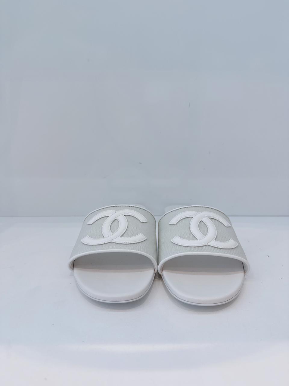 WHITE MESH LEATHER CC LOGO MULES SLIDES FLATS SANDALS 40C
