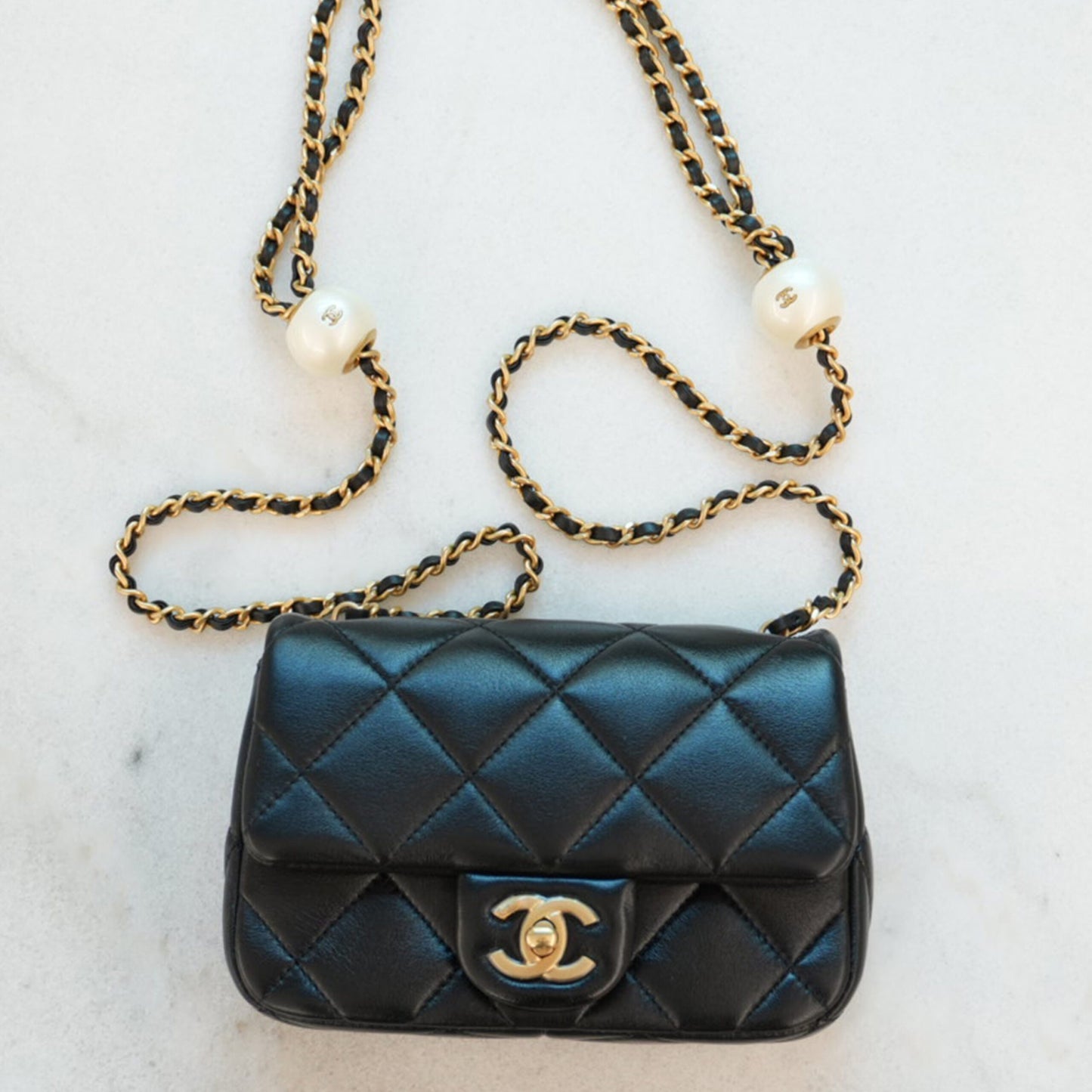 BLACK SHINY LAMBSKIN IMITATION PEARL MINI FLAP BAG GHW