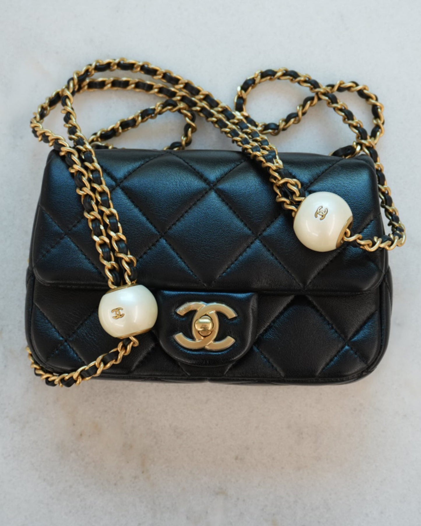 BLACK SHINY LAMBSKIN IMITATION PEARL MINI FLAP BAG GHW