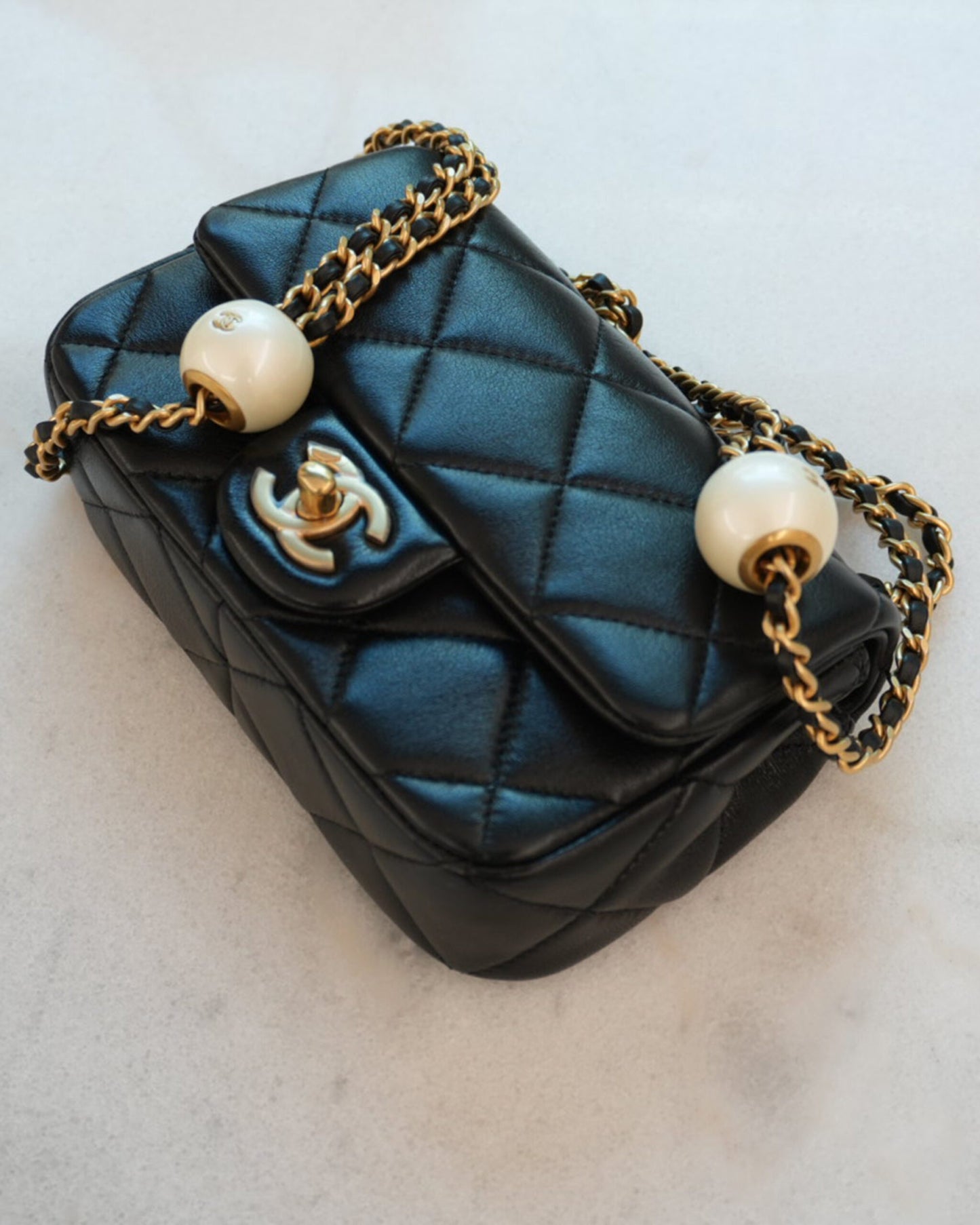BLACK SHINY LAMBSKIN IMITATION PEARL MINI FLAP BAG GHW