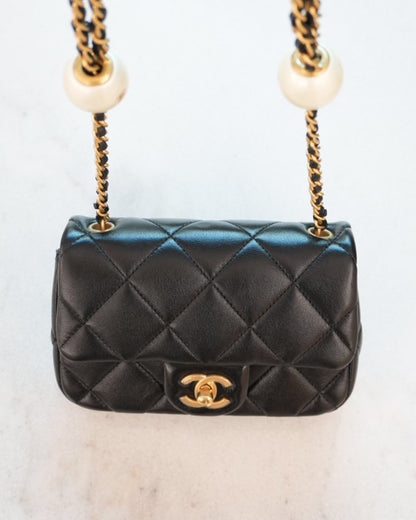 BLACK SHINY LAMBSKIN IMITATION PEARL MINI FLAP BAG GHW