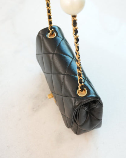 BLACK SHINY LAMBSKIN IMITATION PEARL MINI FLAP BAG GHW