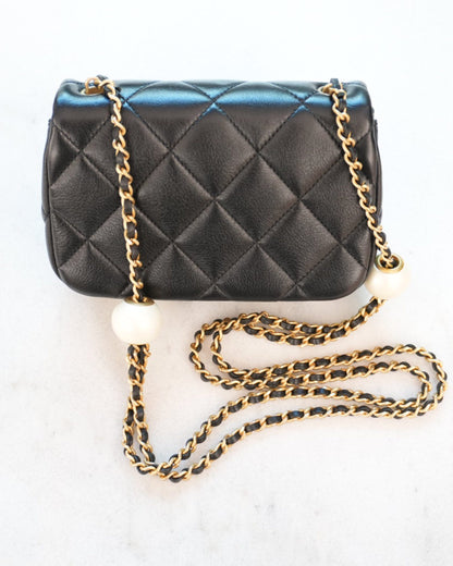 BLACK SHINY LAMBSKIN IMITATION PEARL MINI FLAP BAG GHW