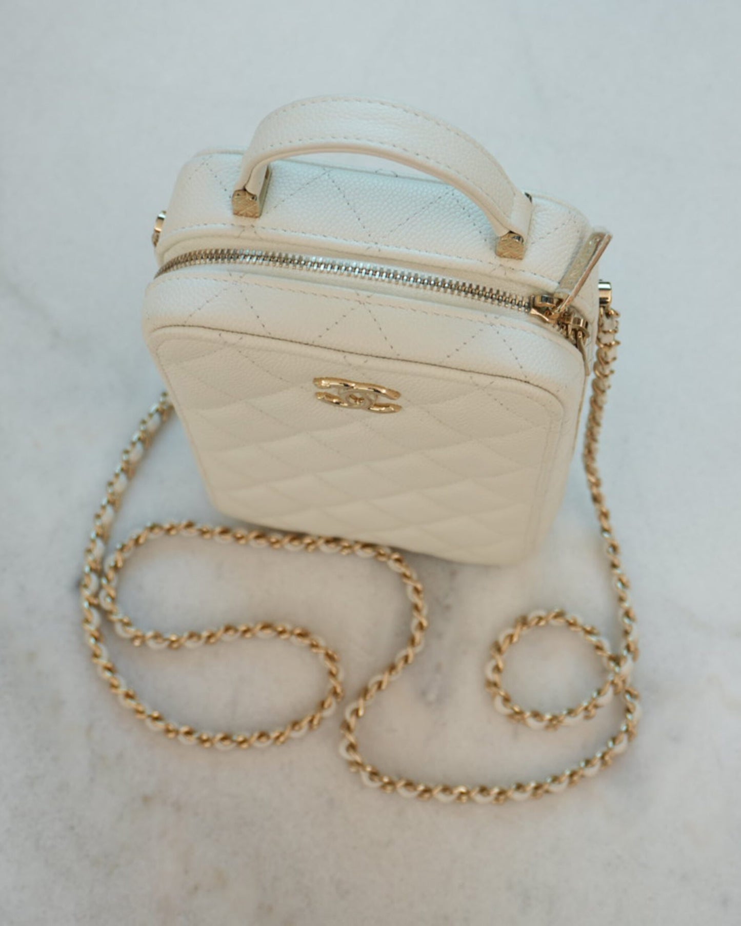 WHITE CAVIAR CC ZIP AROUND TOP HANDLE VERTICAL VANITY CASE