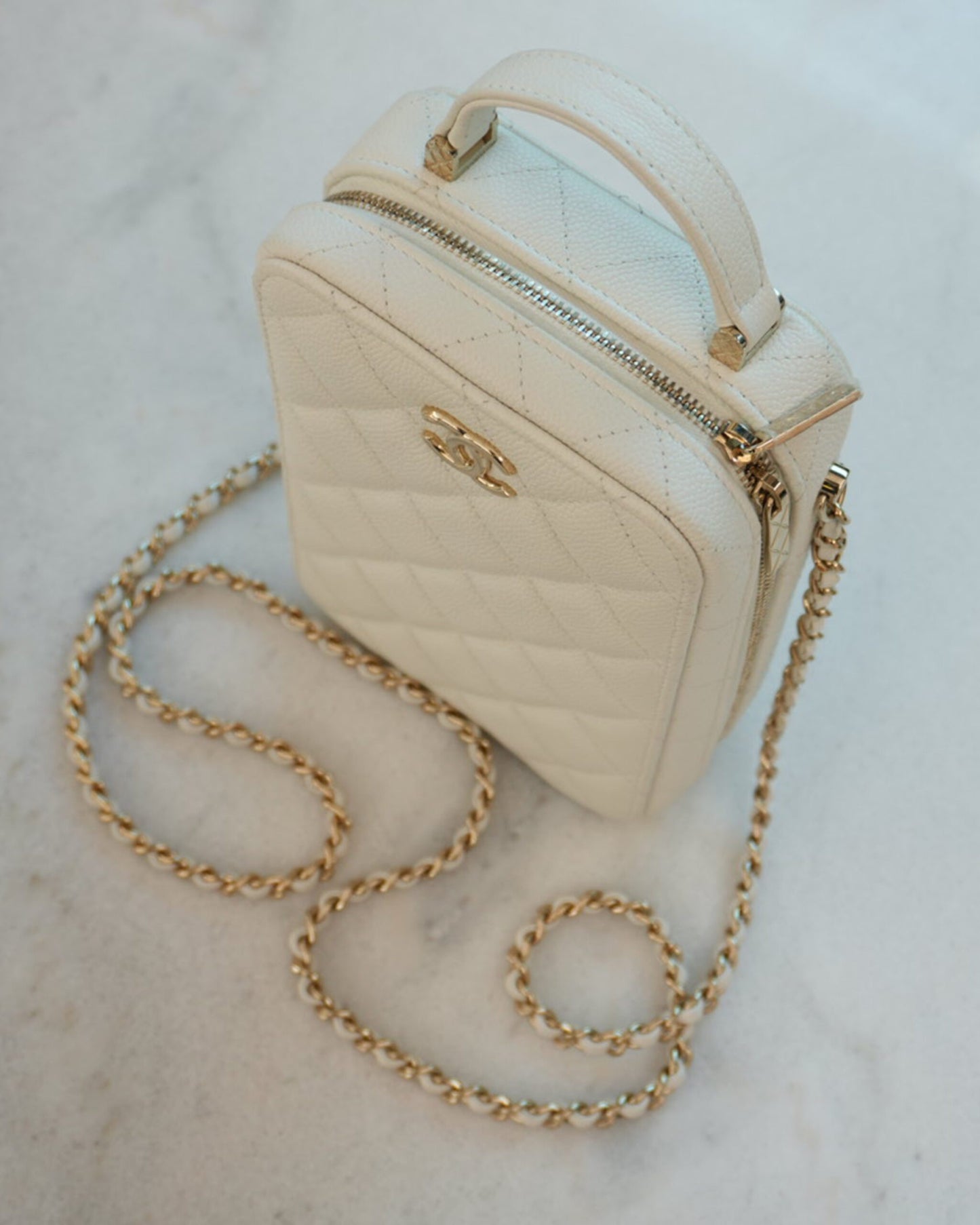 WHITE CAVIAR CC ZIP AROUND TOP HANDLE VERTICAL VANITY CASE