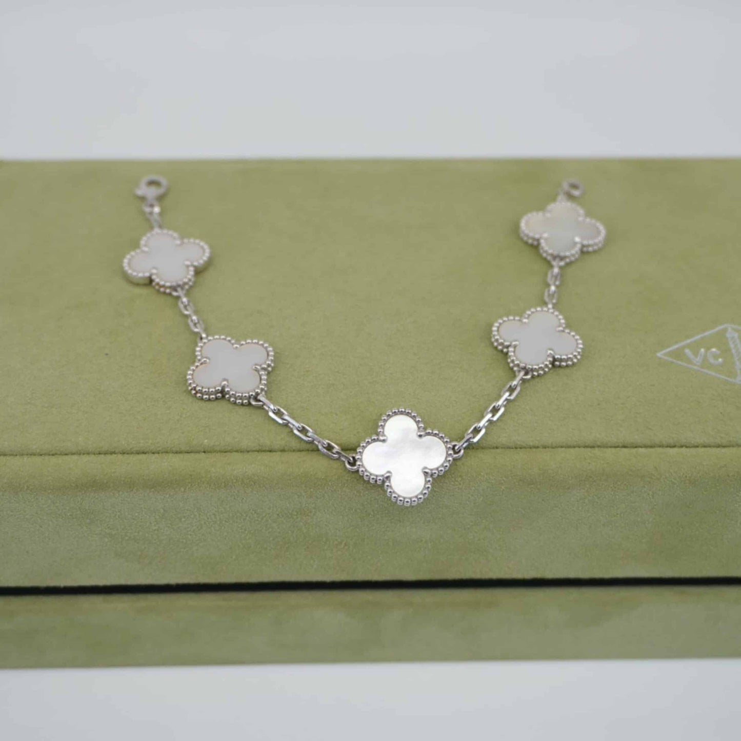 18K WHITE GOLD MOTHER OF PEARL VINTAGE ALHAMBRA 5 MOTIF BRACELET