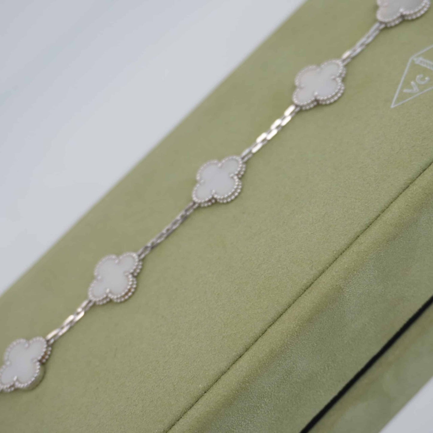 18K WHITE GOLD MOTHER OF PEARL VINTAGE ALHAMBRA 5 MOTIF BRACELET