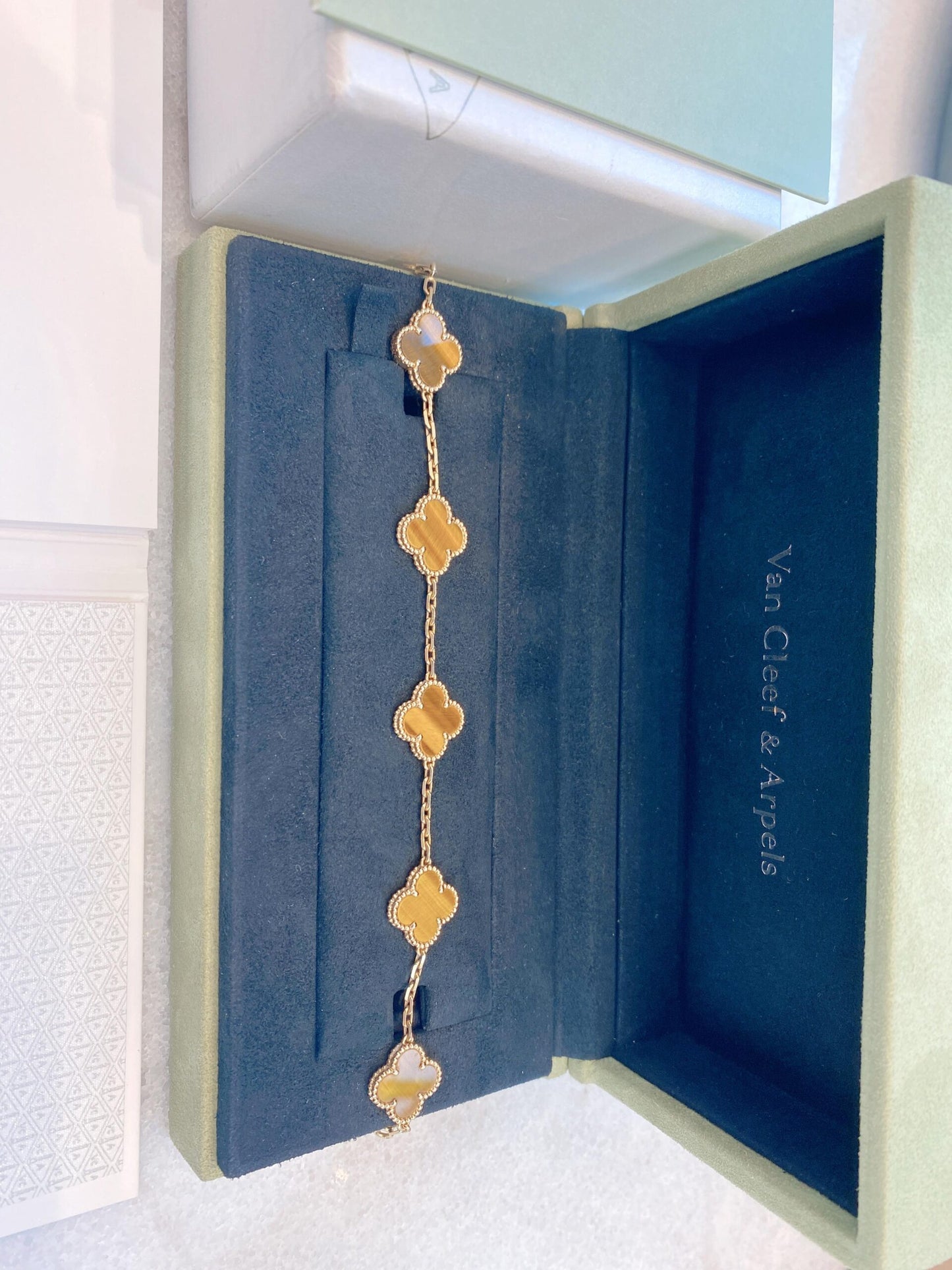 VINTAGE ALHAMBRA TIGERS EYE 18K YELLOW GOLD 5 MOTIF STATION BRACELET