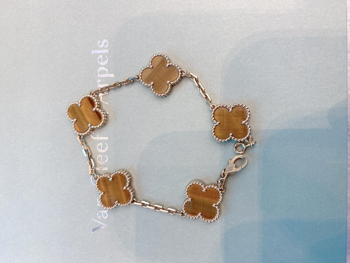 VINTAGE ALHAMBRA TIGERS EYE 18K YELLOW GOLD 5 MOTIF STATION BRACELET